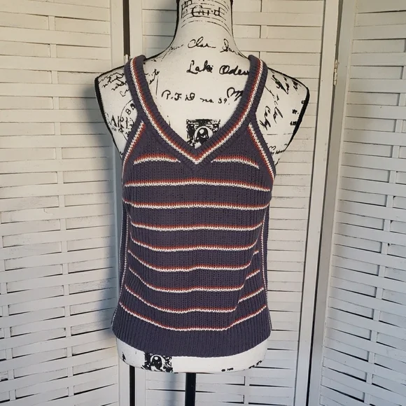 Striped Knit V-Neck Tank Top - Picture 3 of 6